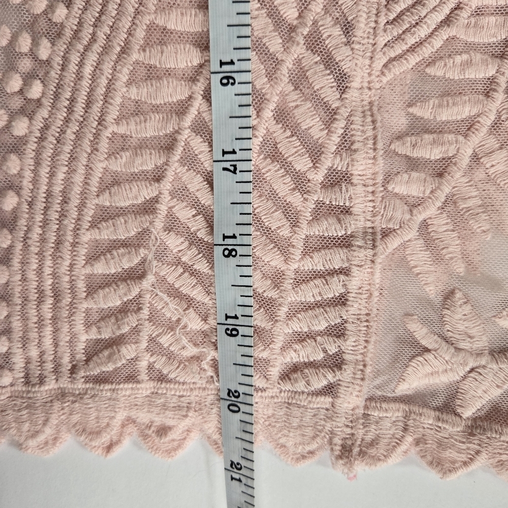 Express Sheer Embroidered Lace Crew Neck Top in soft Pink sz M - Picture 8 of 8